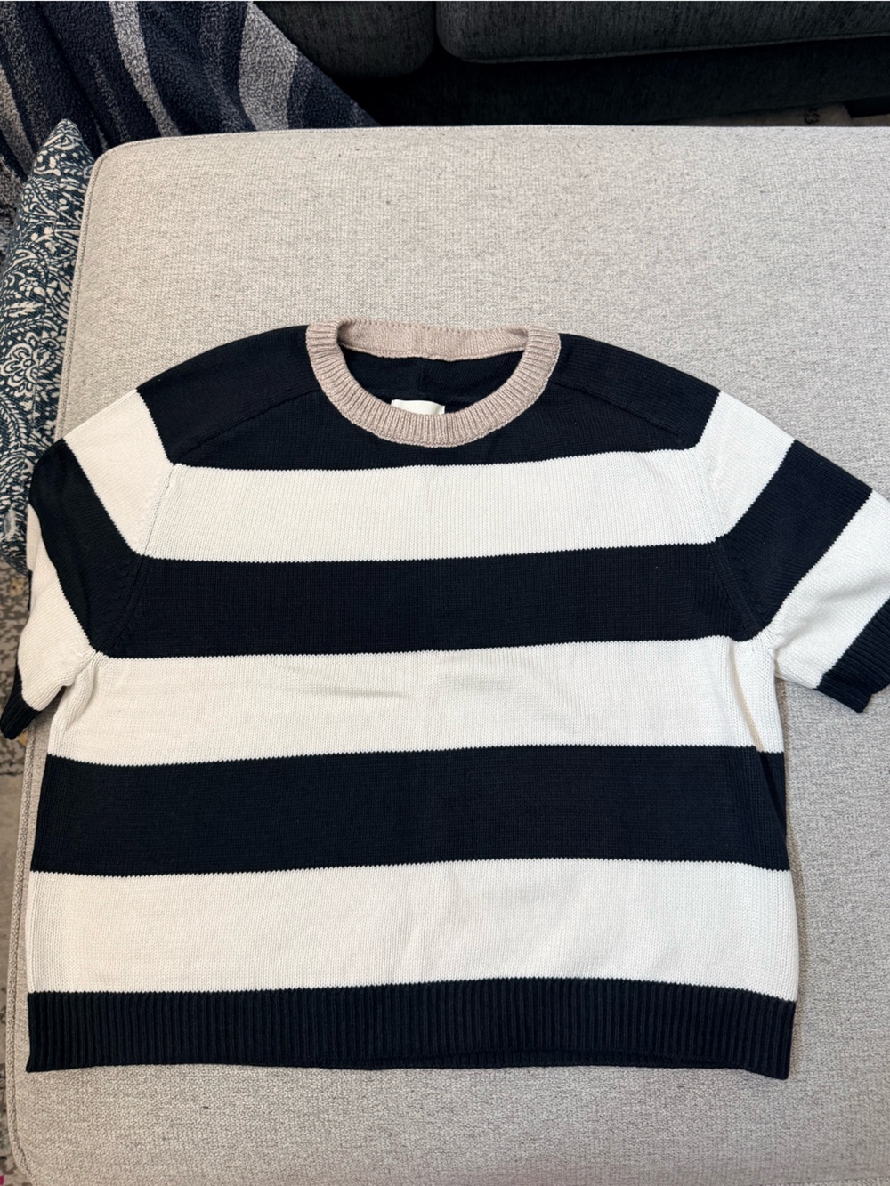Abercrombie & Fitch Black and White Striped Crewneck Sweater